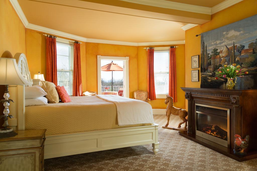 L'Auberge Provencale Inn & Restaurant Boyce Room photo