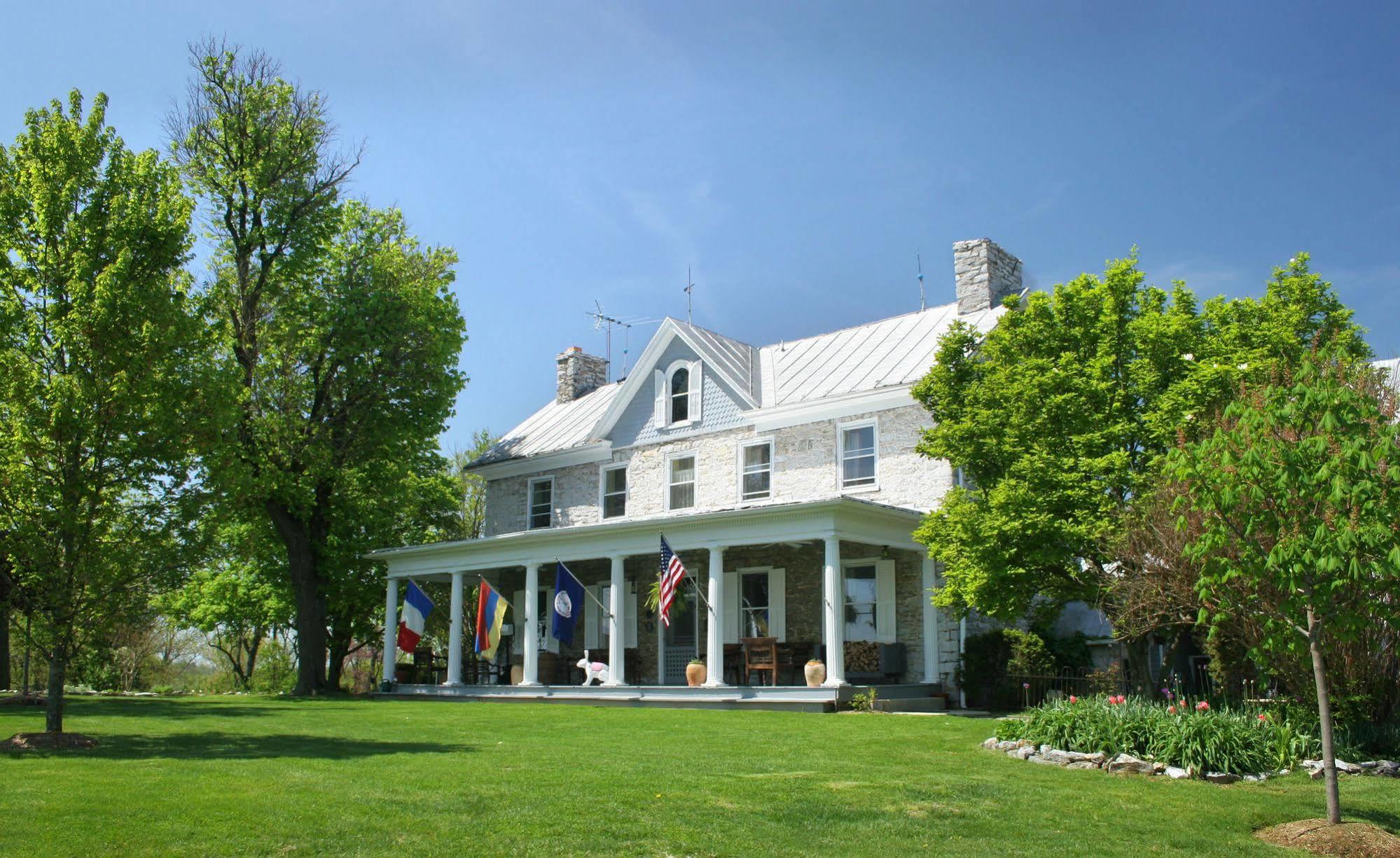 L'Auberge Provencale Inn & Restaurant Boyce Exterior photo